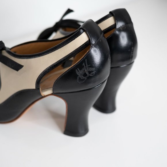 SOLD John Fluevog Revelation Mary Jane Pumps Black Off White Victorian Regency - Picture 7 of 10